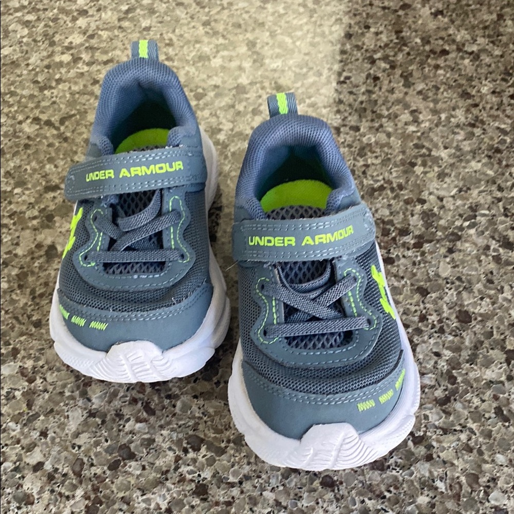 Under Armour toddler green and grey sneakers size 7